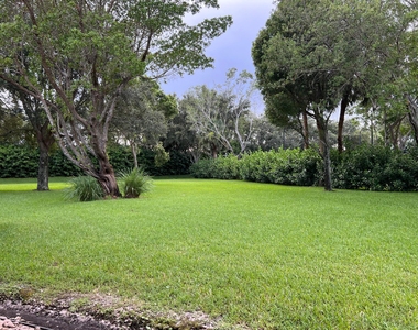 9774 Isles Cay Drive - Photo Thumbnail 3