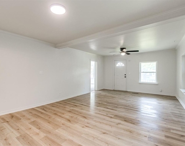 425 E Eufaula Street - Photo Thumbnail 4