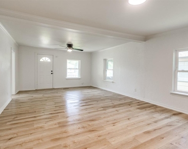 425 E Eufaula Street - Photo Thumbnail 2