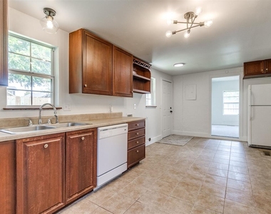 425 E Eufaula Street - Photo Thumbnail 8