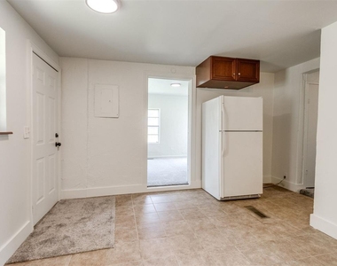 425 E Eufaula Street - Photo Thumbnail 13