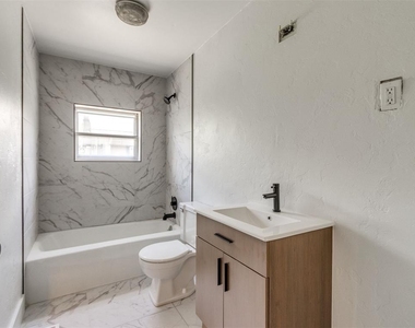 425 E Eufaula Street - Photo Thumbnail 16