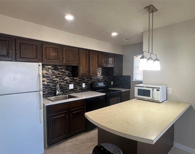 14405 N Pennsylvania Avenue - Photo Thumbnail 3