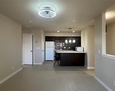 14405 N Pennsylvania Avenue - Photo Thumbnail 6