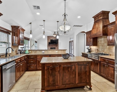 16616 Moorgate Lane - Photo Thumbnail 18