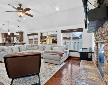 16616 Moorgate Lane - Photo Thumbnail 5
