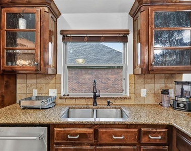 16616 Moorgate Lane - Photo Thumbnail 19