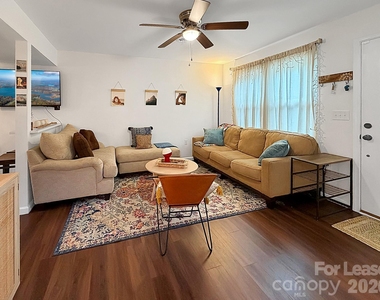 902 Creekside Drive - Photo Thumbnail 2