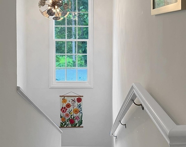 902 Creekside Drive - Photo Thumbnail 13