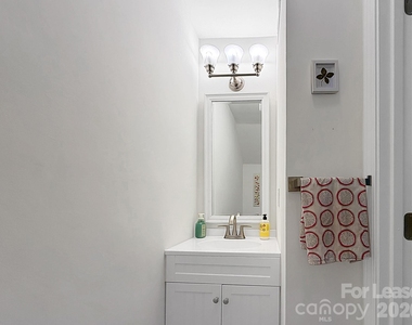 902 Creekside Drive - Photo Thumbnail 12