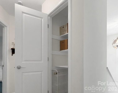 902 Creekside Drive - Photo Thumbnail 21