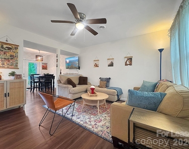 902 Creekside Drive - Photo Thumbnail 3