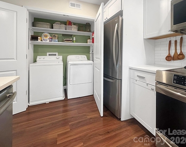 902 Creekside Drive - Photo Thumbnail 9