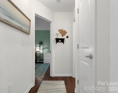 902 Creekside Drive - Photo Thumbnail 14