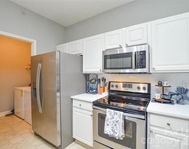 10663 Hill Point Court - Photo Thumbnail 8