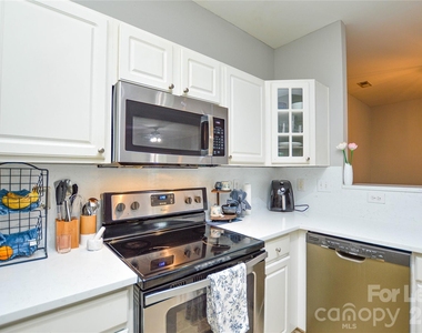 10663 Hill Point Court - Photo Thumbnail 11