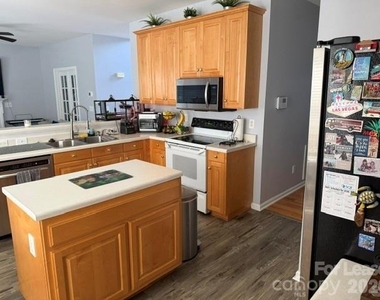 10402 Friarsgate Road - Photo Thumbnail 37