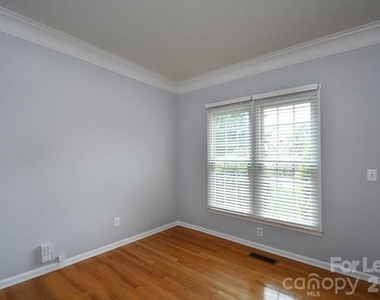 10402 Friarsgate Road - Photo Thumbnail 10