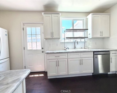 274 S Craig Avenue - Photo Thumbnail 8