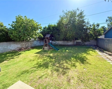 274 S Craig Avenue - Photo Thumbnail 23