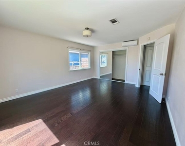 274 S Craig Avenue - Photo Thumbnail 13