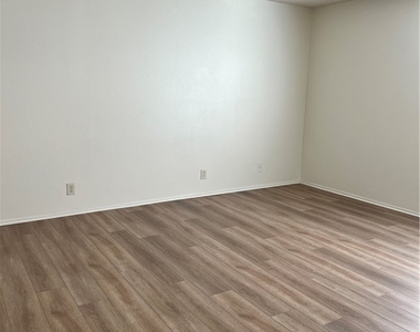 5195 Walnut - Photo Thumbnail 11