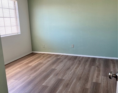 5195 Walnut - Photo Thumbnail 7