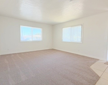 1634 N Madera Avenue - Photo Thumbnail 3