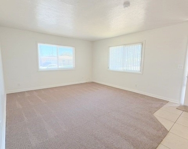 1634 N Madera Avenue - Photo Thumbnail 2