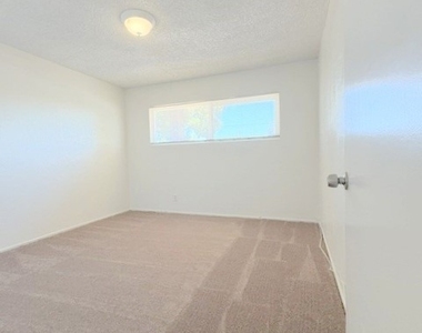 1634 N Madera Avenue - Photo Thumbnail 4