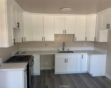 902 E Deodar St - Photo Thumbnail 1