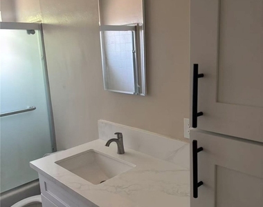 902 E Deodar St - Photo Thumbnail 2