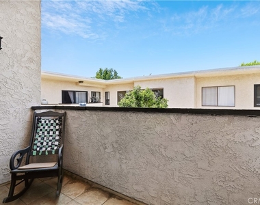 5805 Whitsett Avenue - Photo Thumbnail 15