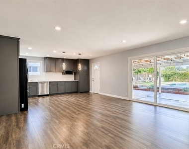 6624 Gross Avenue - Photo Thumbnail 5
