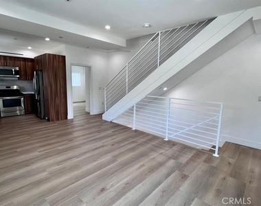 5635 Klump Avenue - Photo Thumbnail 3