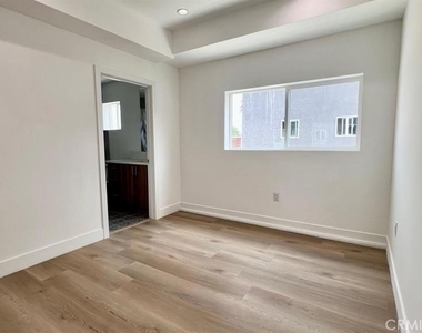 5635 Klump Avenue - Photo Thumbnail 17