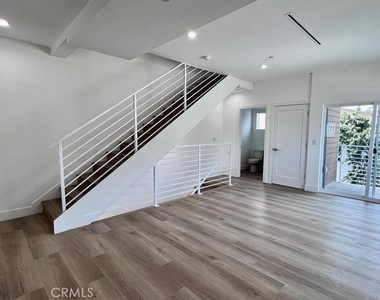 5635 Klump Avenue - Photo Thumbnail 5