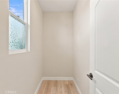 15340 Lassen Street - Photo Thumbnail 7