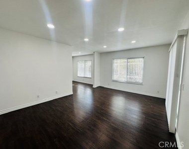 2510 Coventry - Photo Thumbnail 4