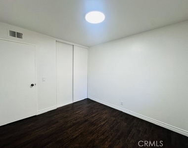 2510 Coventry - Photo Thumbnail 16