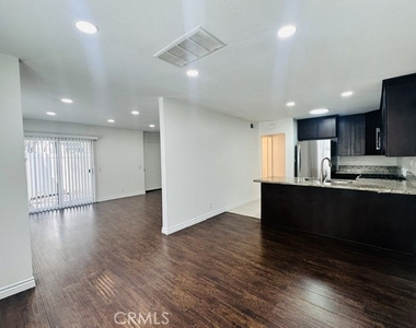 2510 Coventry - Photo Thumbnail 7