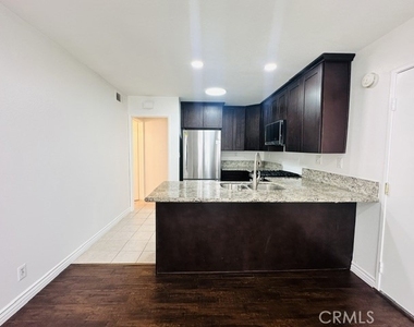 2510 Coventry - Photo Thumbnail 8