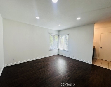 2510 Coventry - Photo Thumbnail 12