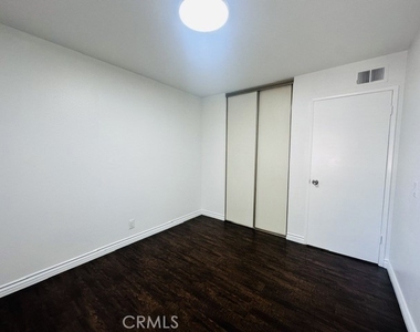 2510 Coventry - Photo Thumbnail 18
