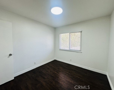 2510 Coventry - Photo Thumbnail 17