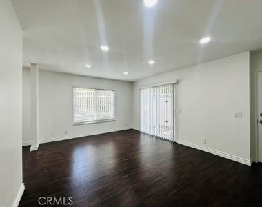 2510 Coventry - Photo Thumbnail 5