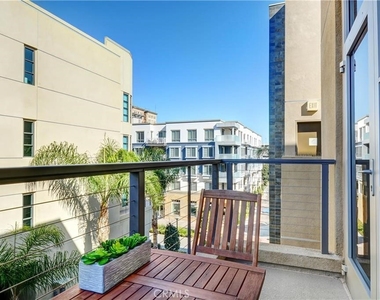 133 The Promenade N - Photo Thumbnail 6
