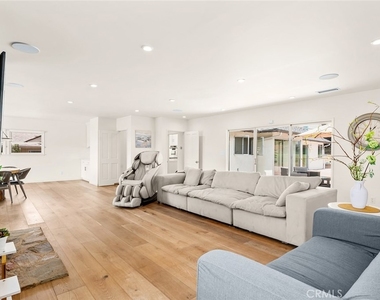 11365 Thurston Pl - Photo Thumbnail 2