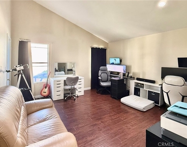 10651 Bell Street - Photo Thumbnail 11