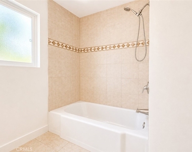 1180 Langley - Photo Thumbnail 12